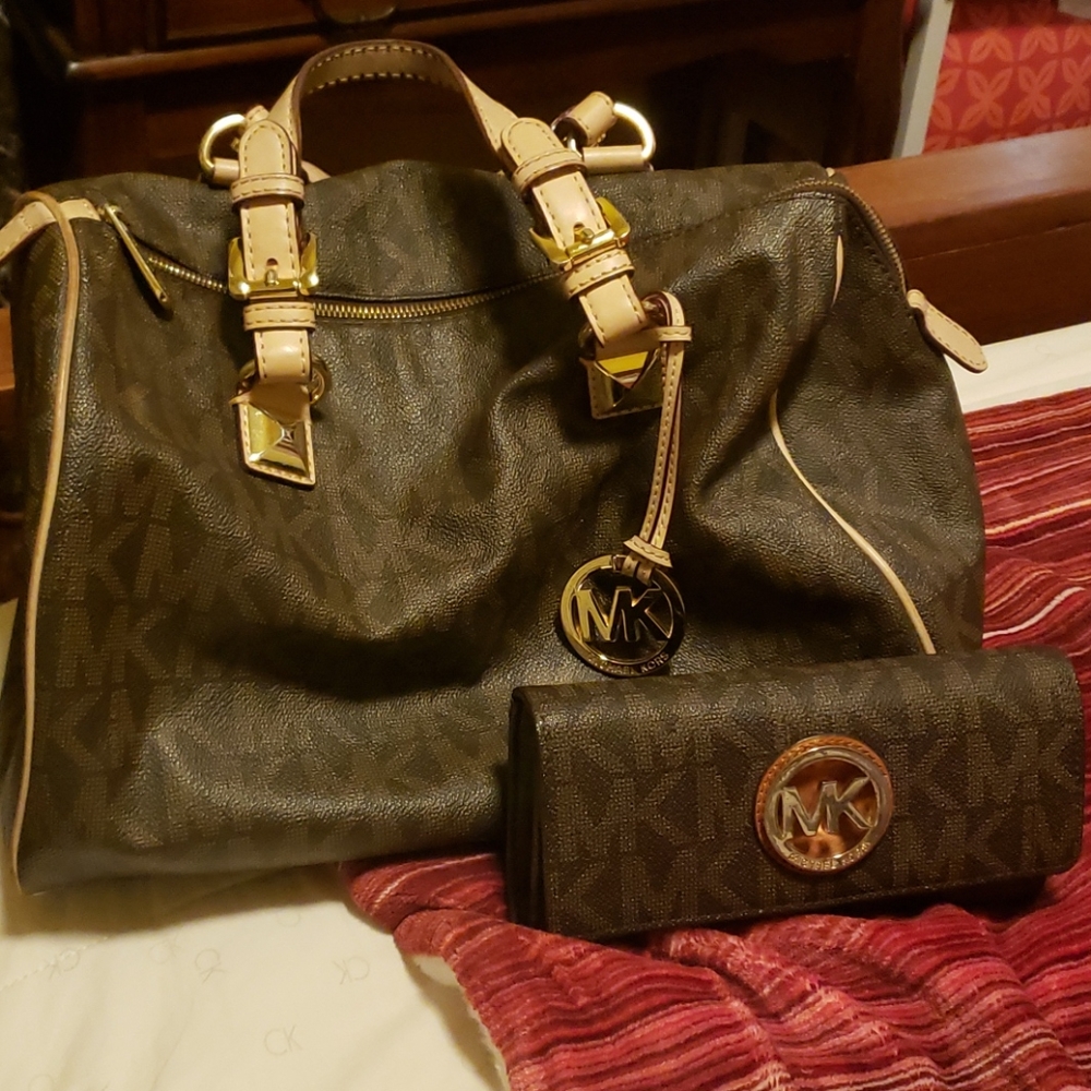 Michael Kors Grayson bag and wallet bundle